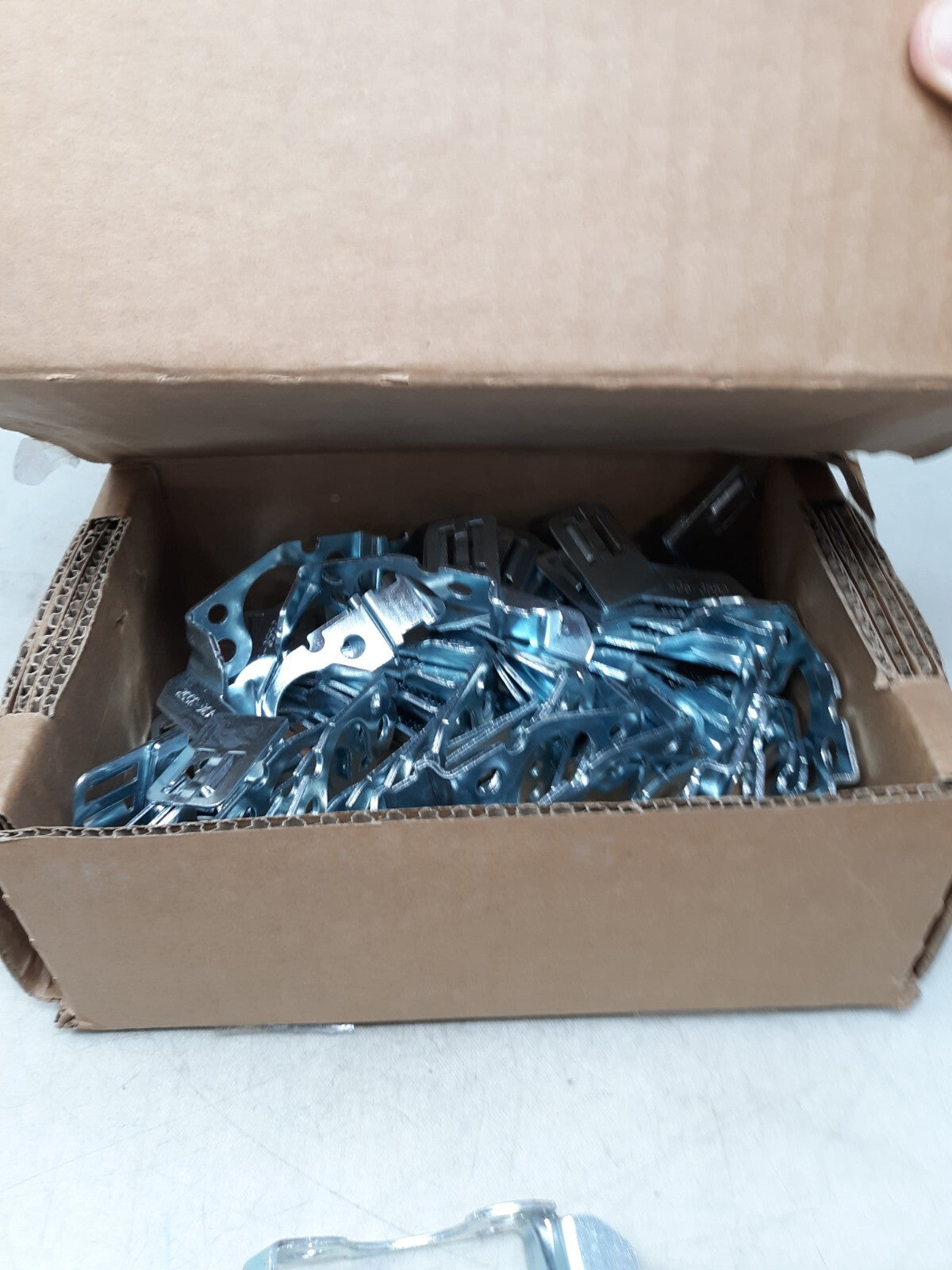 Lot of 35 Jenks & Cattell 4363552 Bracket for CATERPILLAR