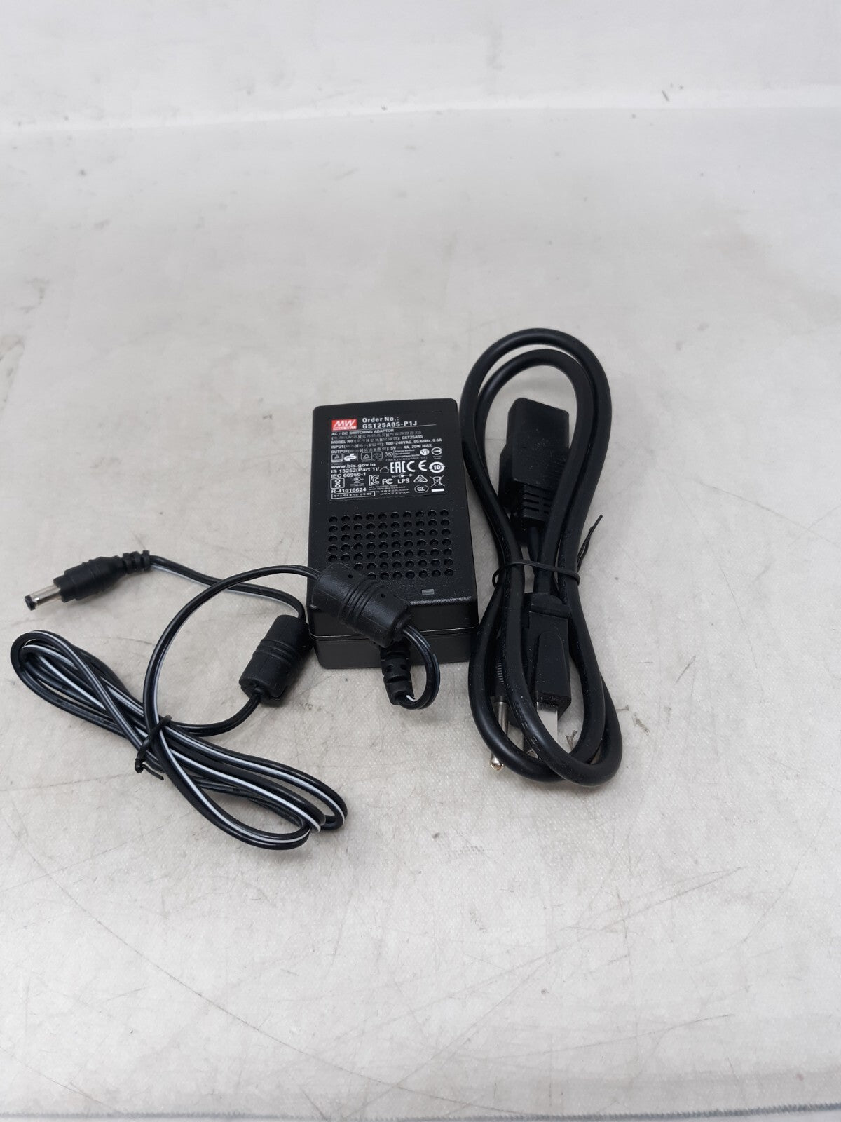 MEAN WELL GST25A05 5V 4A 20W Industrial AC-DC Adaptor