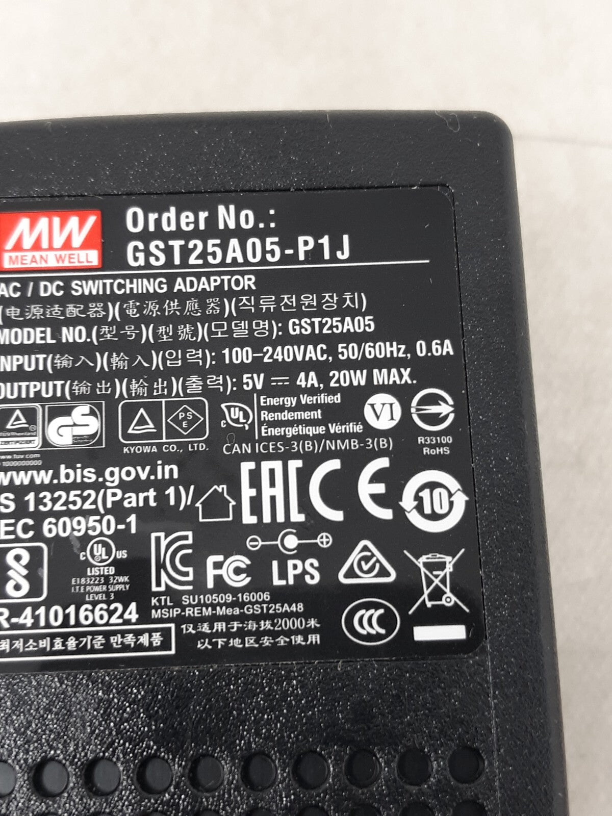 MEAN WELL GST25A05 5V 4A 20W Industrial AC-DC Adaptor