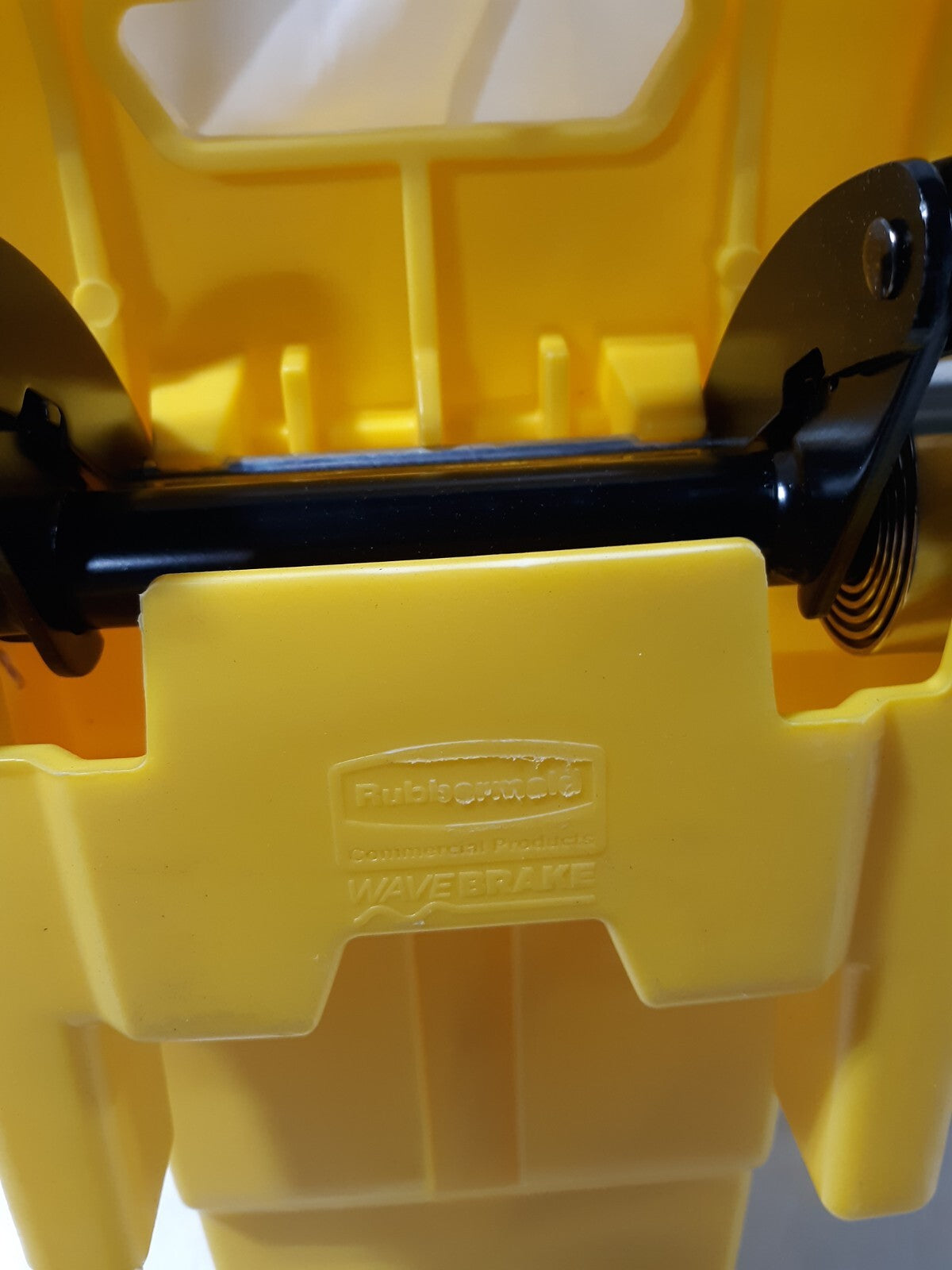 Rubbermaid Commercial - 2064959 - Down Press Mop Wringer - Yellow