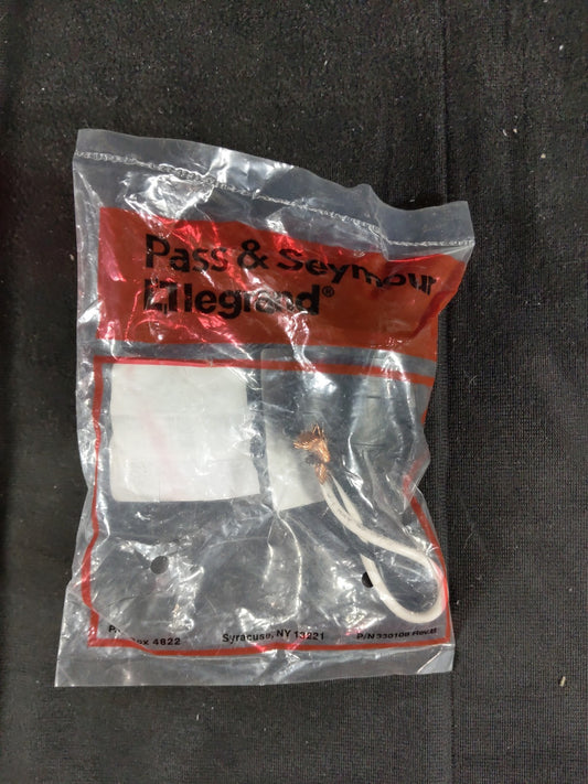 Legrand Pass & Seymour 201 Pigtail Lampholder, Rubber, 660W, 600V 6" Wire Leads