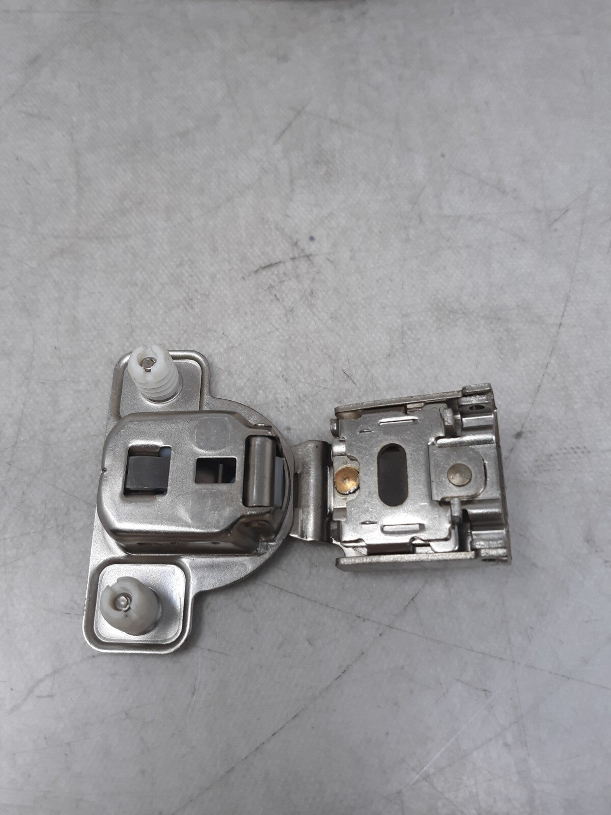 Lot of 38 - 1/2" Screw-On 105 Degree Soft Close Edge Mount Hinge