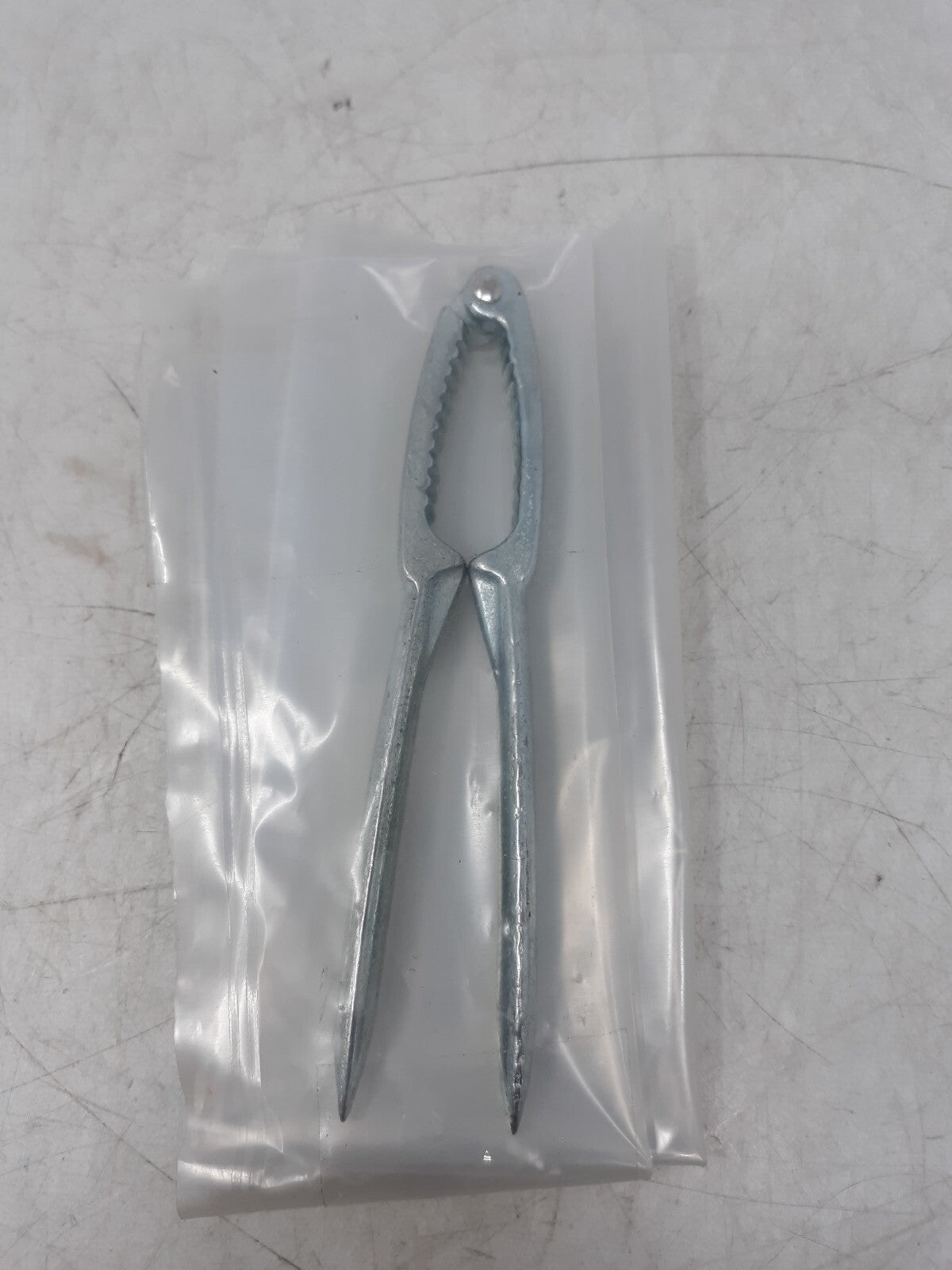 Metal Nutcracker Tool – 5.5" Durable Zinc Alloy Shellfish Cracker & Nut Opener