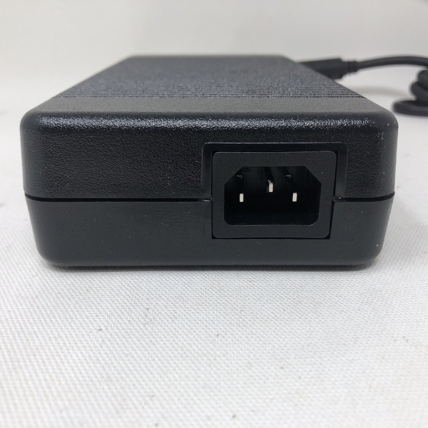 NEW Original Dell 19.5V 16.92A LA330PM190 01MDV8 Adapter Laptop 330.0W