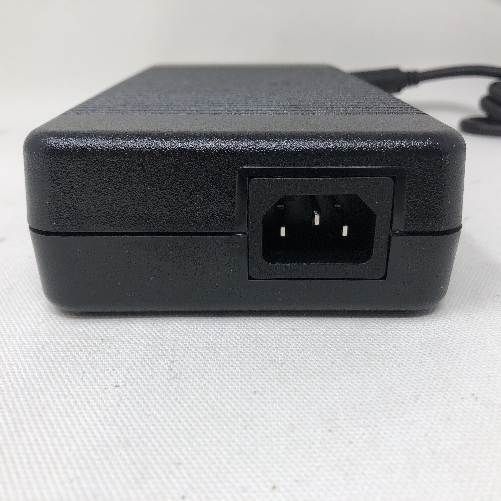 NEW Original Dell 19.5V 16.92A LA330PM190 01MDV8 Adapter Laptop 330.0W