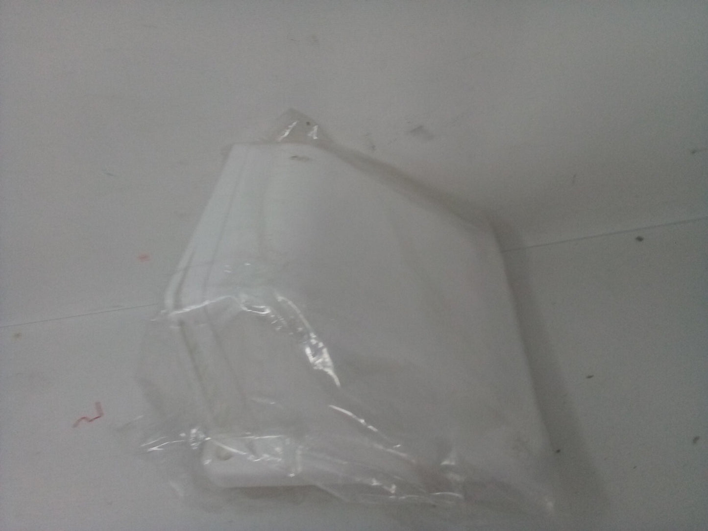 LAMBRO INDUSTRIES 1471 {WHITE 531032} Dry Vent Hood With Removable Screen 4in