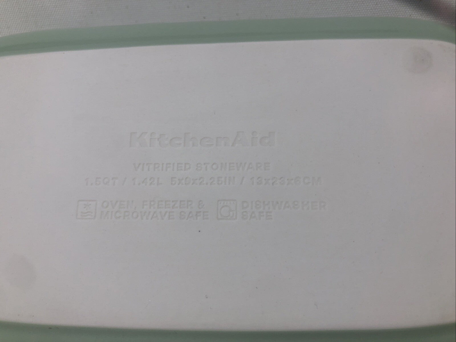 KitchenAid Loaf Pan New Baking Pan  Loaf Pan Light Lime And White NIB 3"x9"x6"