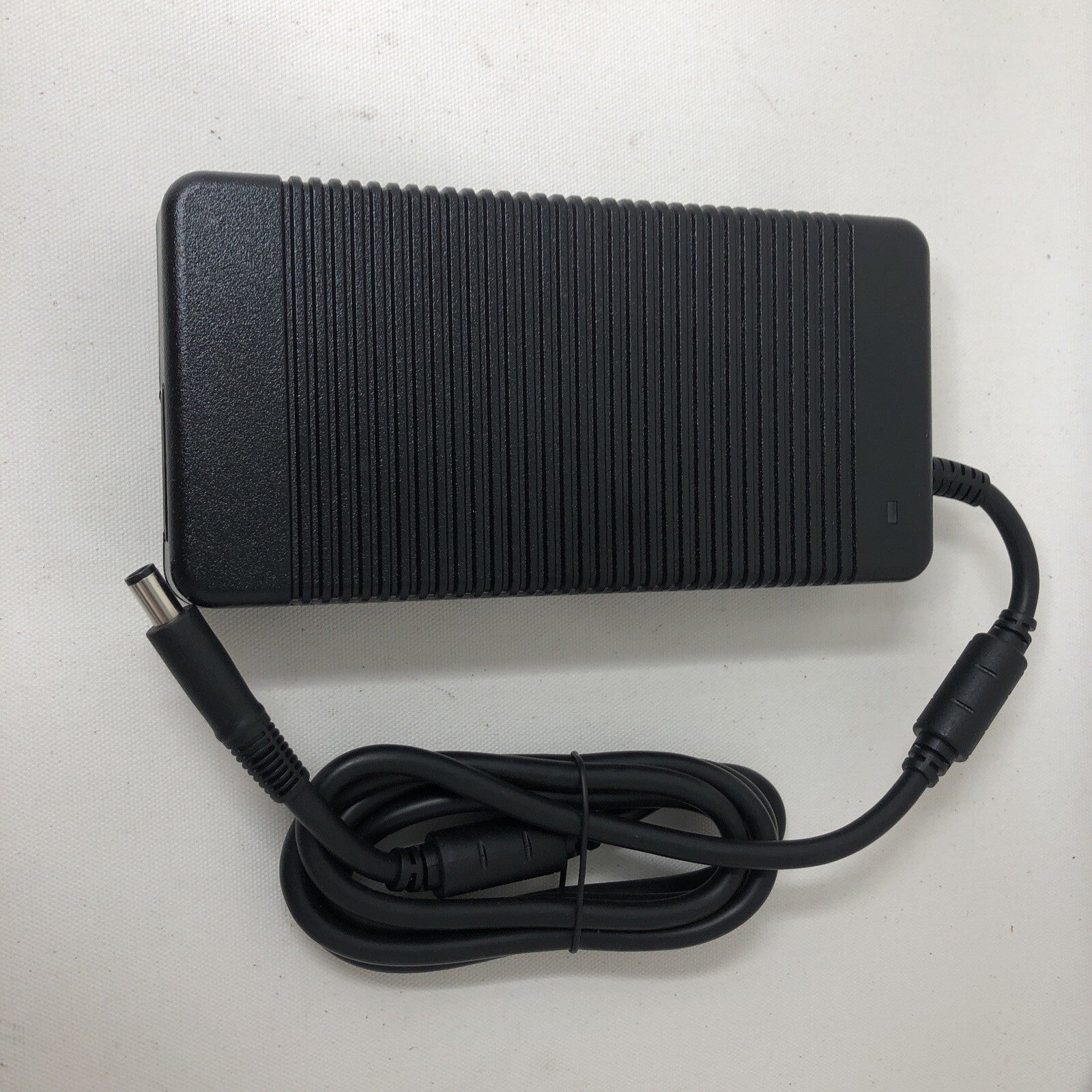 NEW Original Dell 19.5V 16.92A LA330PM190 01MDV8 Adapter Laptop 330.0W