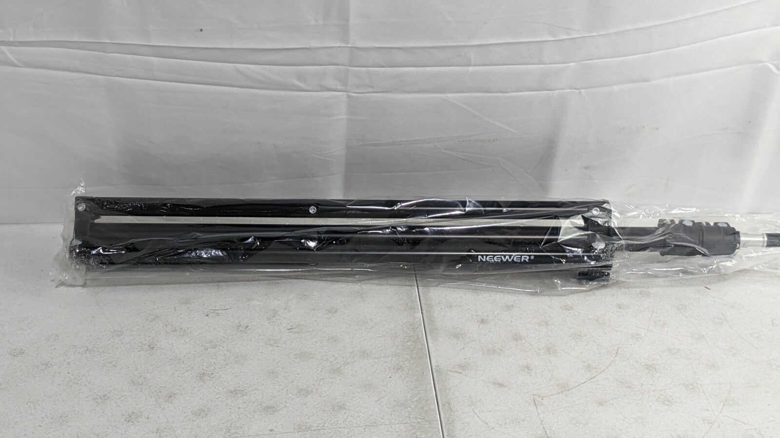 Neewer Tripod 9889 Photography Light Stand Foldable Adjustable - 200 cm - Black