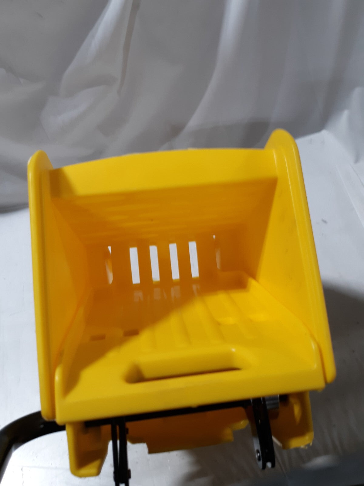 Rubbermaid Commercial - 2064959 - Down Press Mop Wringer - Yellow