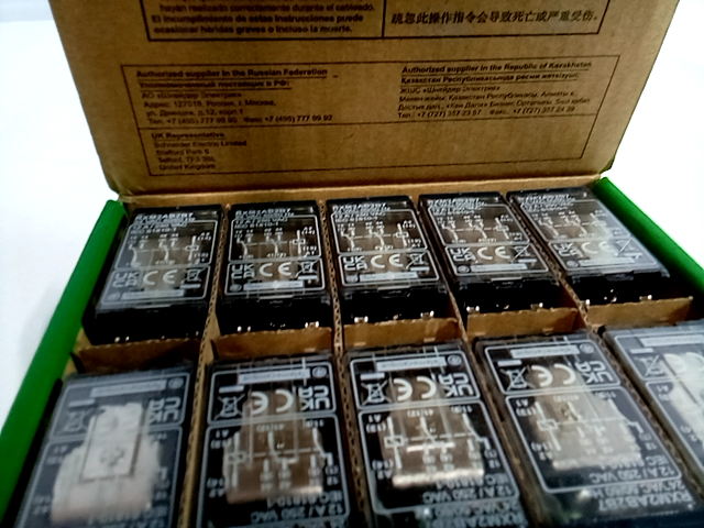LOT OF 10 NEW SCHNEIDER ELECTRIC RXM2AB2B7 RELAYS
