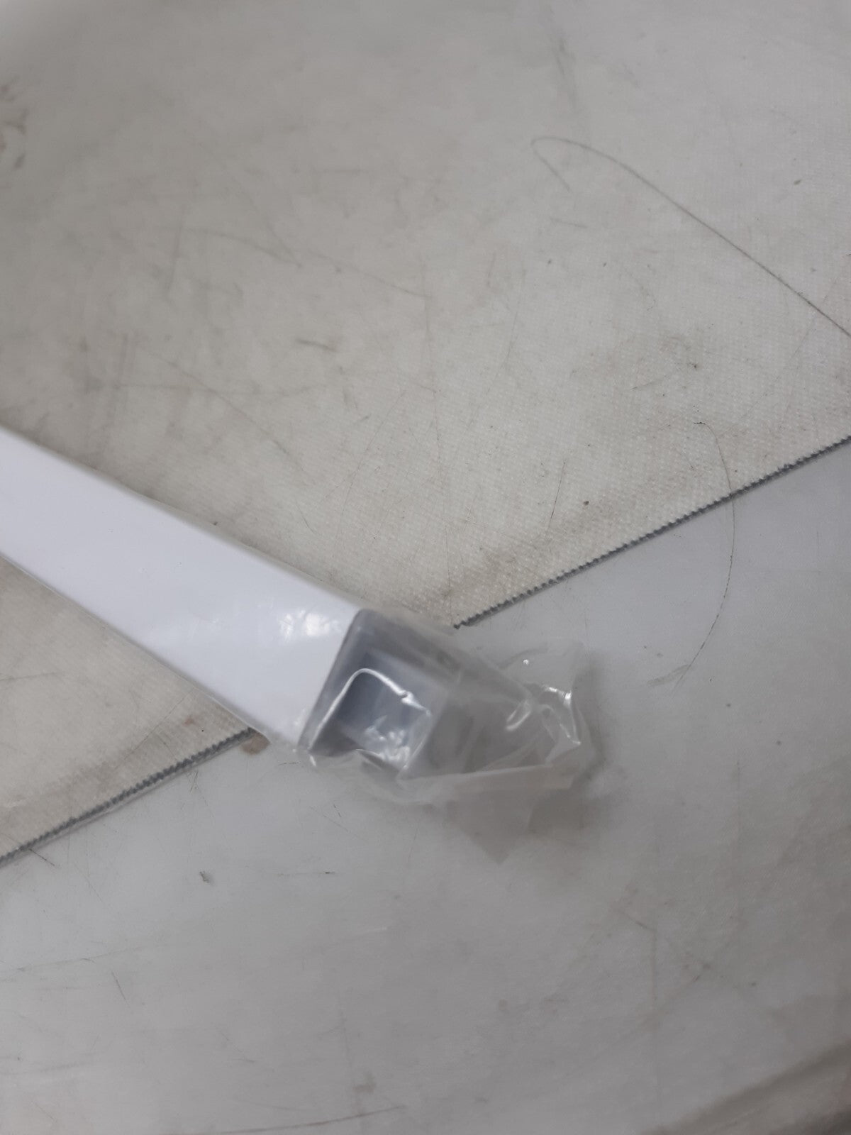 15198 Adjustable Plastic 24-Inchs Towel Bar White Plastic