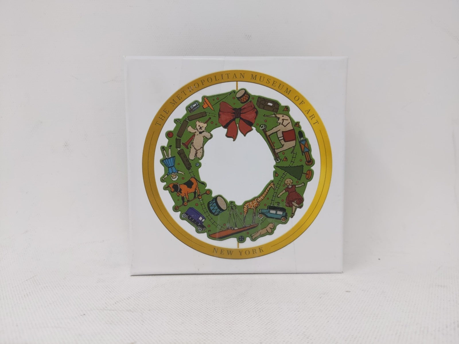 The Metropolitan Museum of Art New Yrok December Wreath Spinning Ornament
