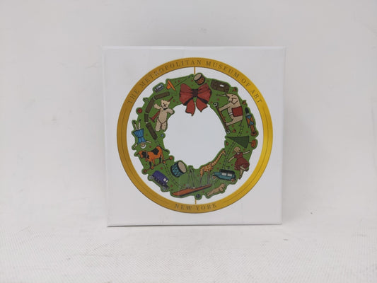 The Metropolitan Museum of Art New Yrok December Wreath Spinning Ornament