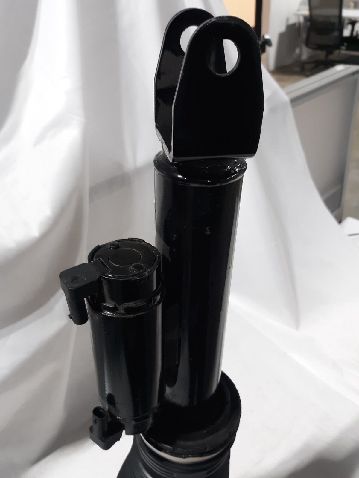 Front Left Air Suspension Shock Strut