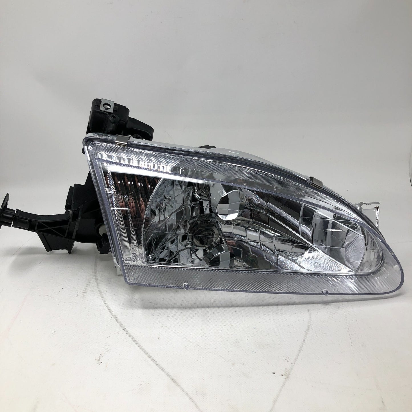 Eagle Eyes TY561-B001R Headlight