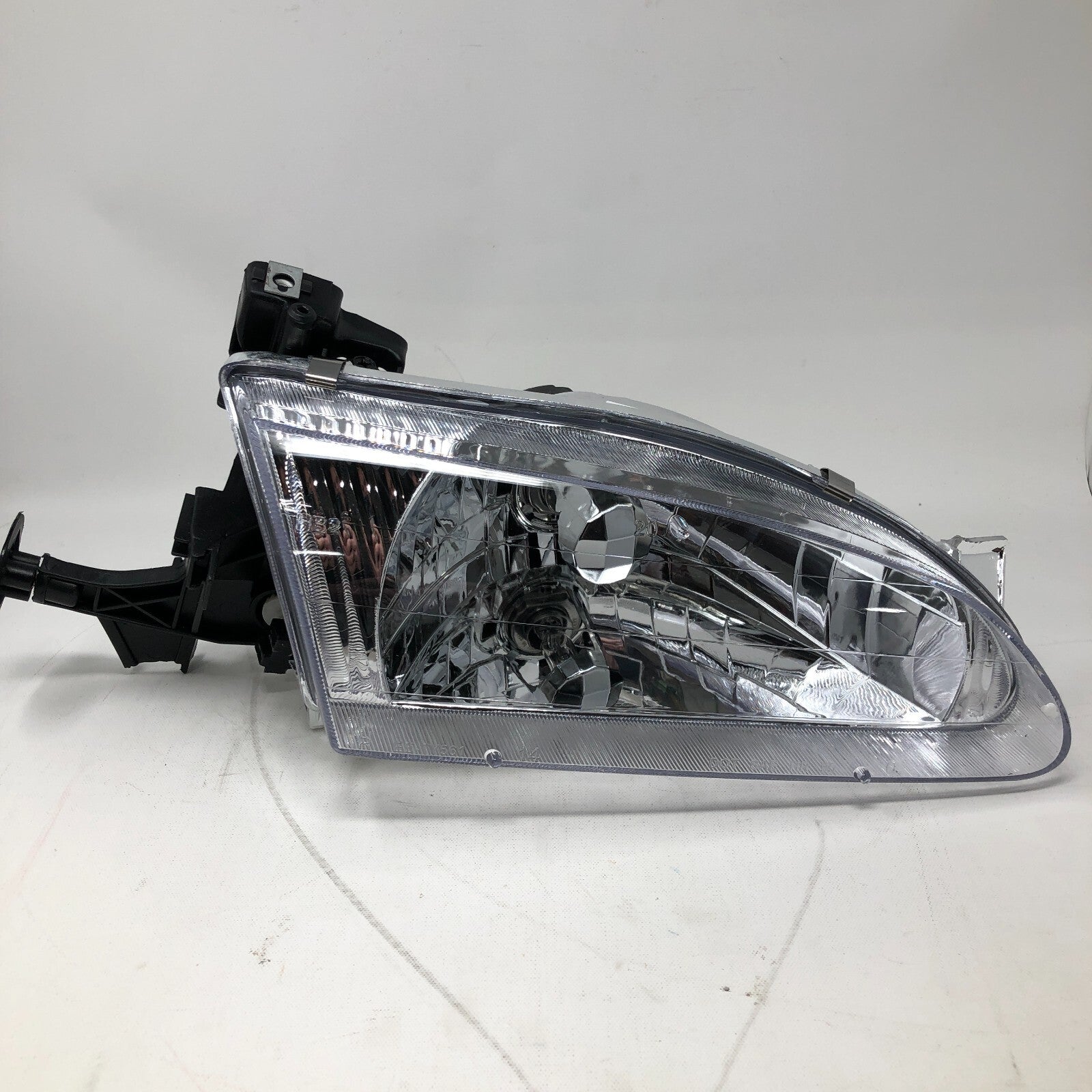 Eagle Eyes TY561-B001R Headlight