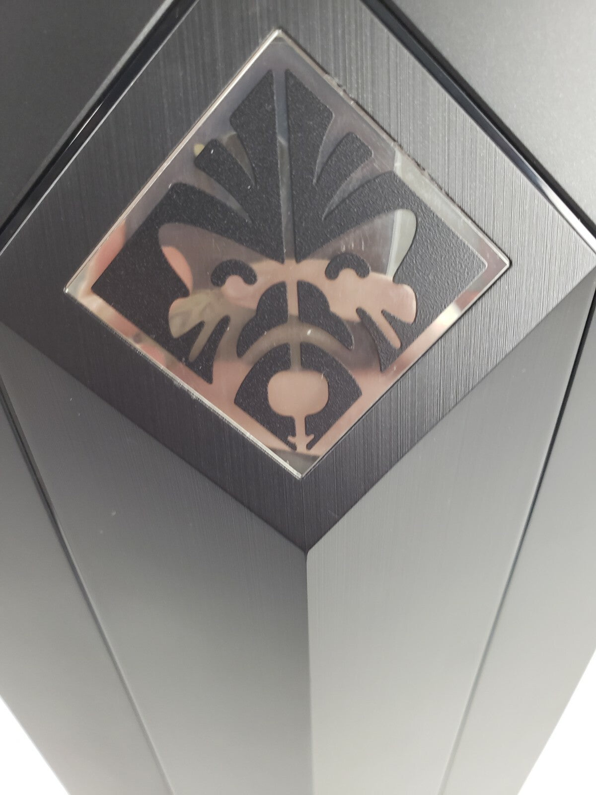 HP - Omen obelisk gaming Desktop computer model 2M09462Q4X Intel i9