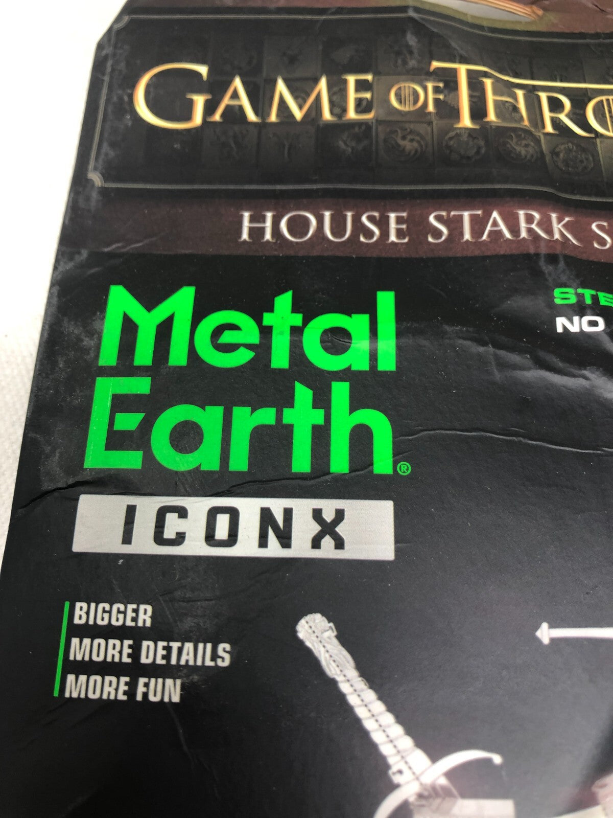 Fascinations ICONX Game of Thrones HOUSE STARK SIGIL 3D Metal Earth Model Kit