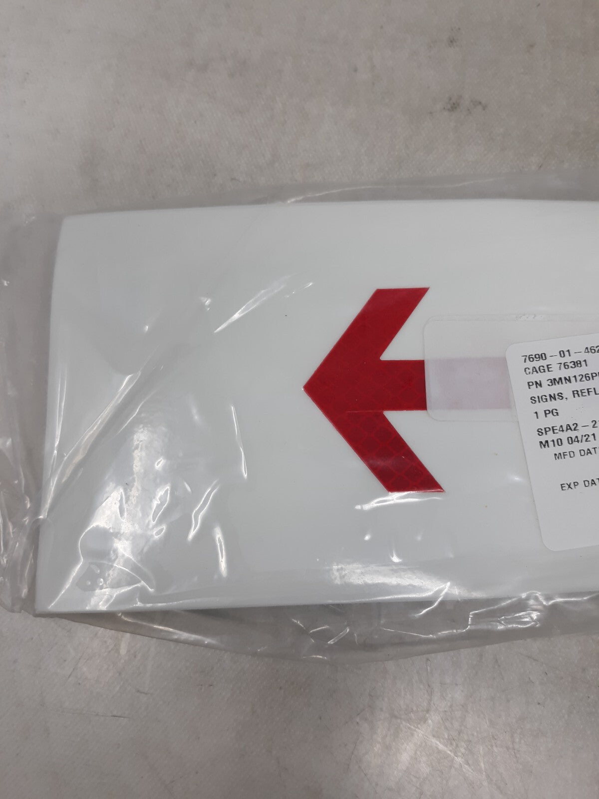 3M PHOTOLUMINESCENT FILM 6900, SHIPBOARD SIGN 3MN126PL, WITH ARROW, 10/PACKAGE