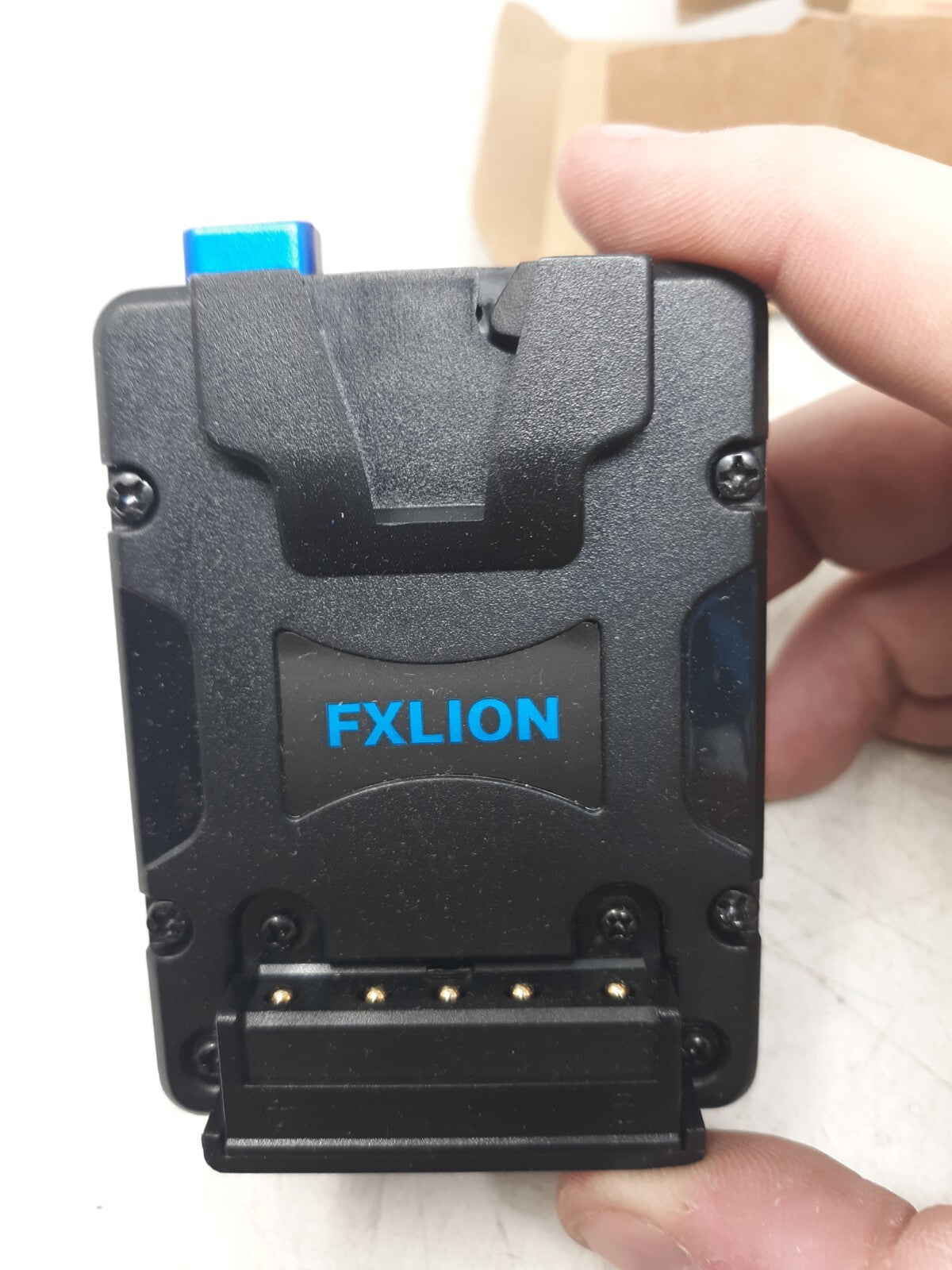 Fxlion Nano O-MF Converter Plate 8610 NLNP01902 for V-Mount Battery Systems