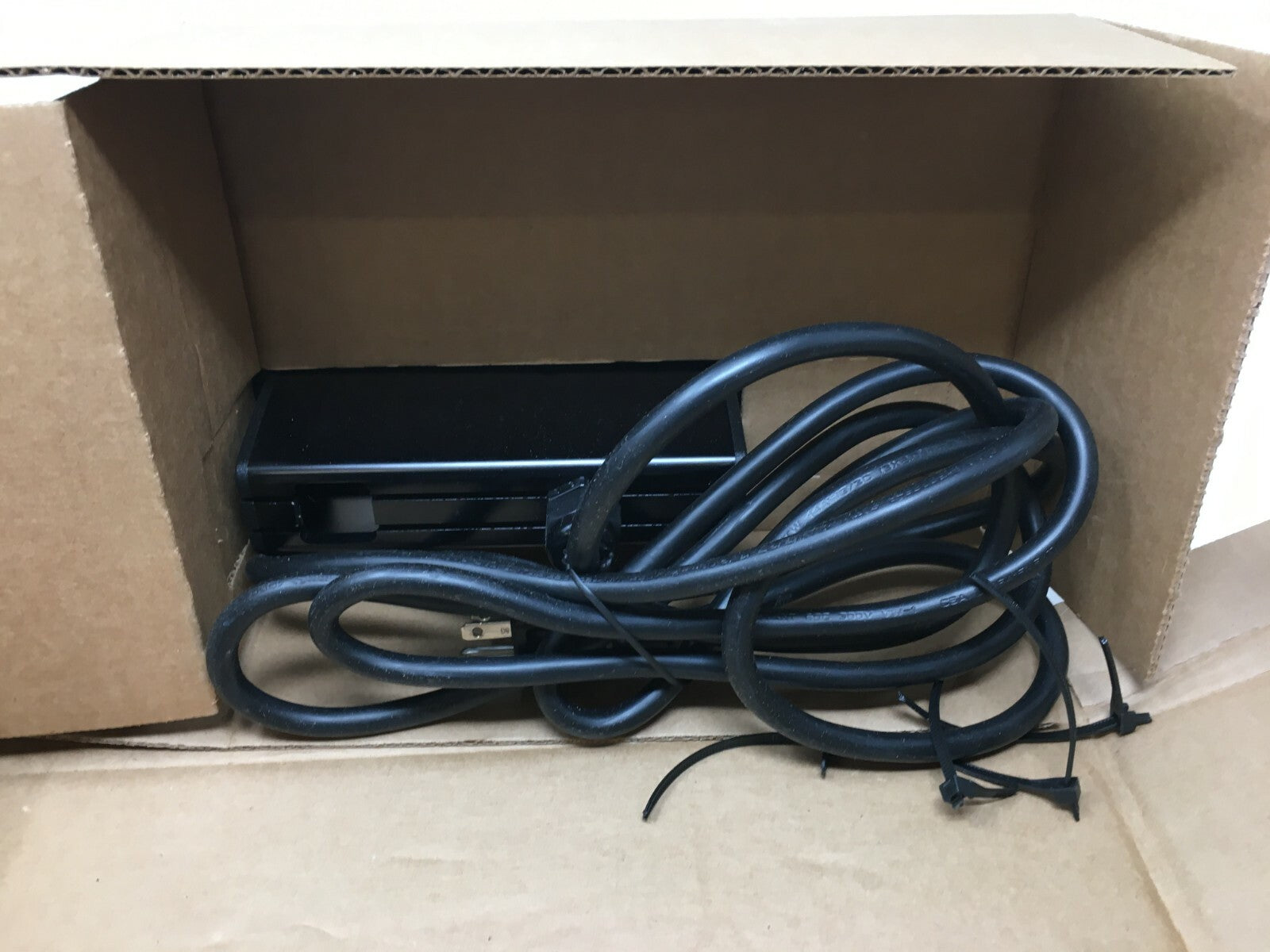 Coast To Coast Designs Flush Surface Power Mount, (BE0250TR-3-1-Z-Z06-U1-120)