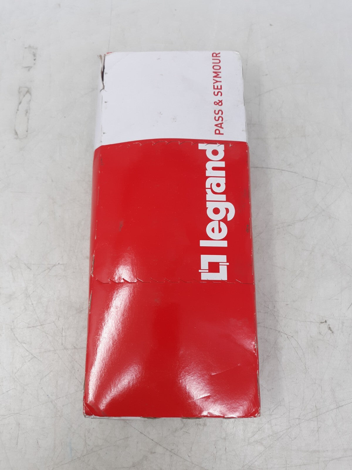 Legrand Pass & Seymour 3232-W TradeMaster Duplex Receptacle White Lot of 10