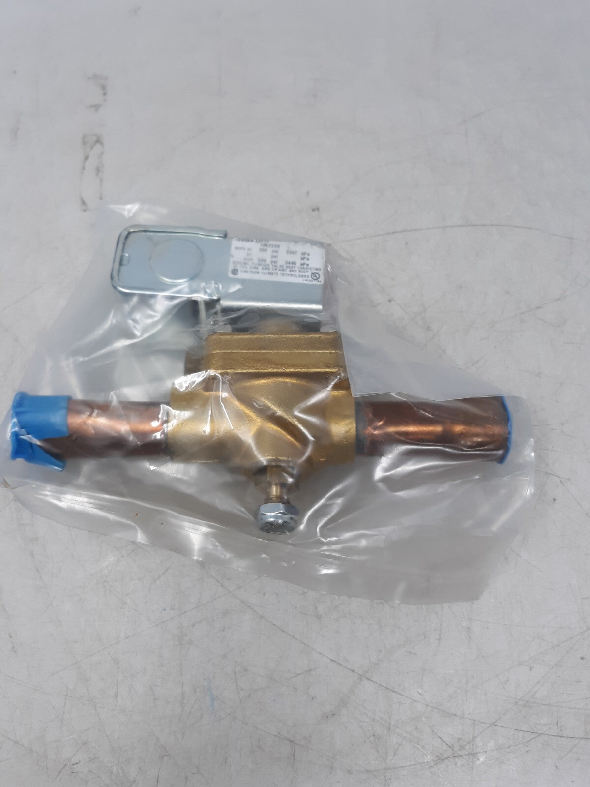 Emerson V1615 AMG Solenoid Valve 50/60Hz 208-220/208-240V 17/12W