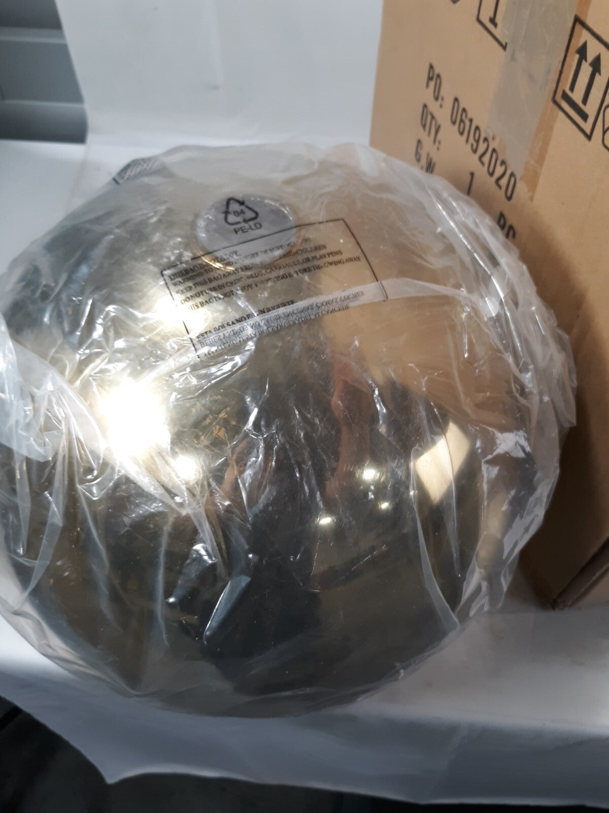 HSL Worldwide Lighting E80008-014 Light Gold Champagne Glass Pendant Light 60W