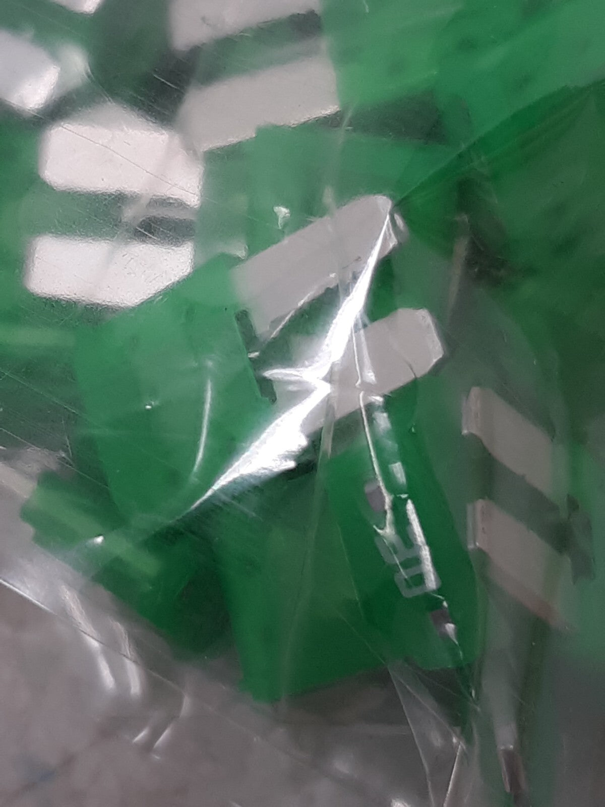 100 PCS Automotive Car Truck Fuses Green Body Two Prong Blade 30 AMP 32V
