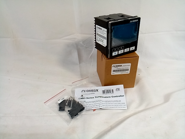 Omega CN04D3-LR-2U-CM-AC Temperature Controller V2.90