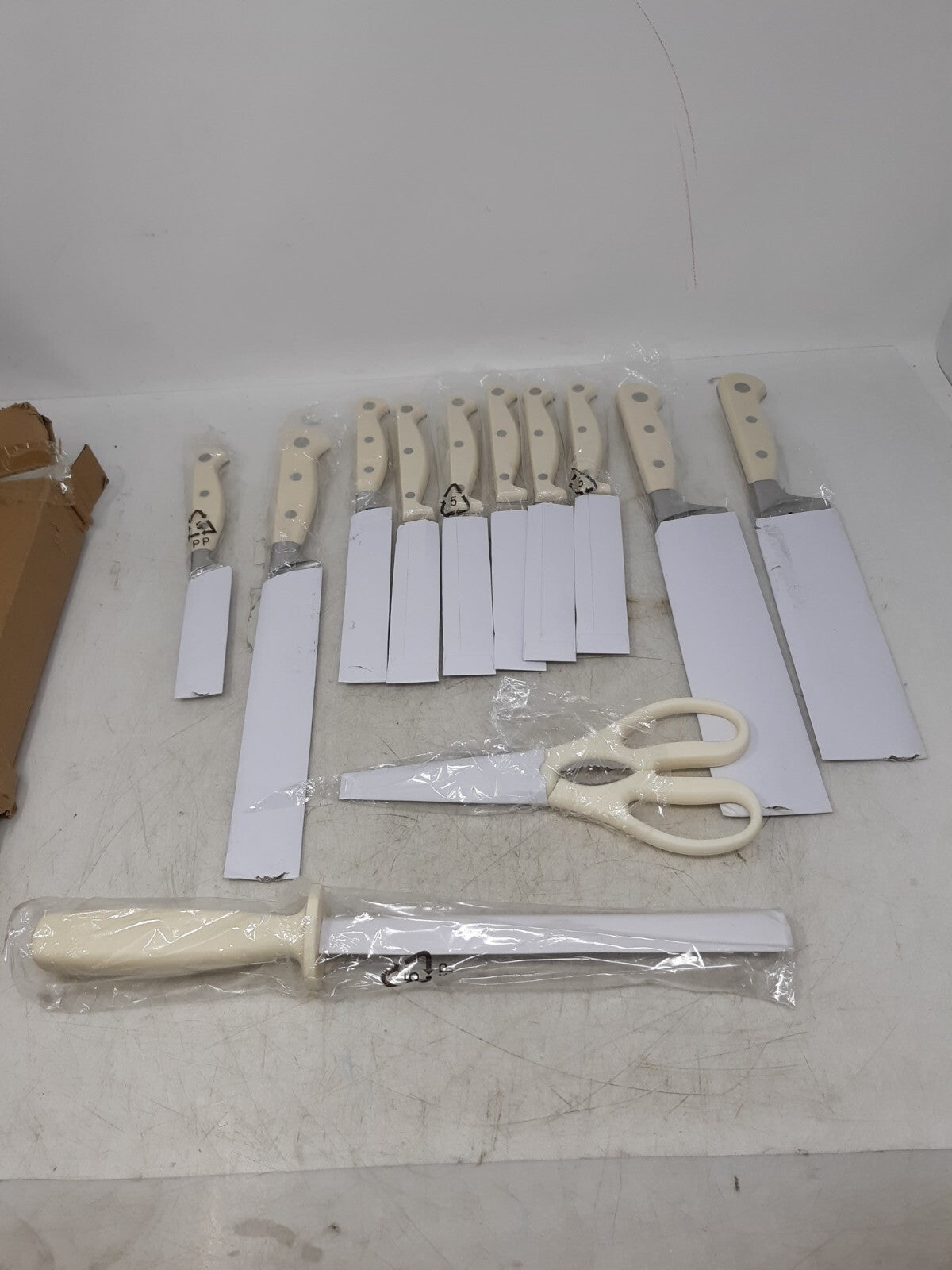 Carote Kitchen Knife Block Set Stainless Steel Dishwasher Safe (14-Piece)