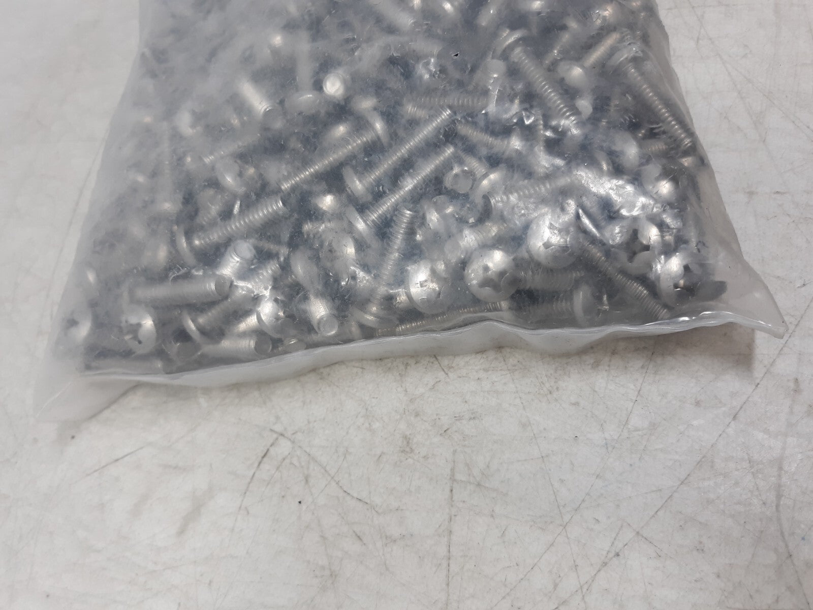 1/4-20 x 1" Phillips Pan Head Machine Screws Stainless Steel – Bulk Bag (~3kg)