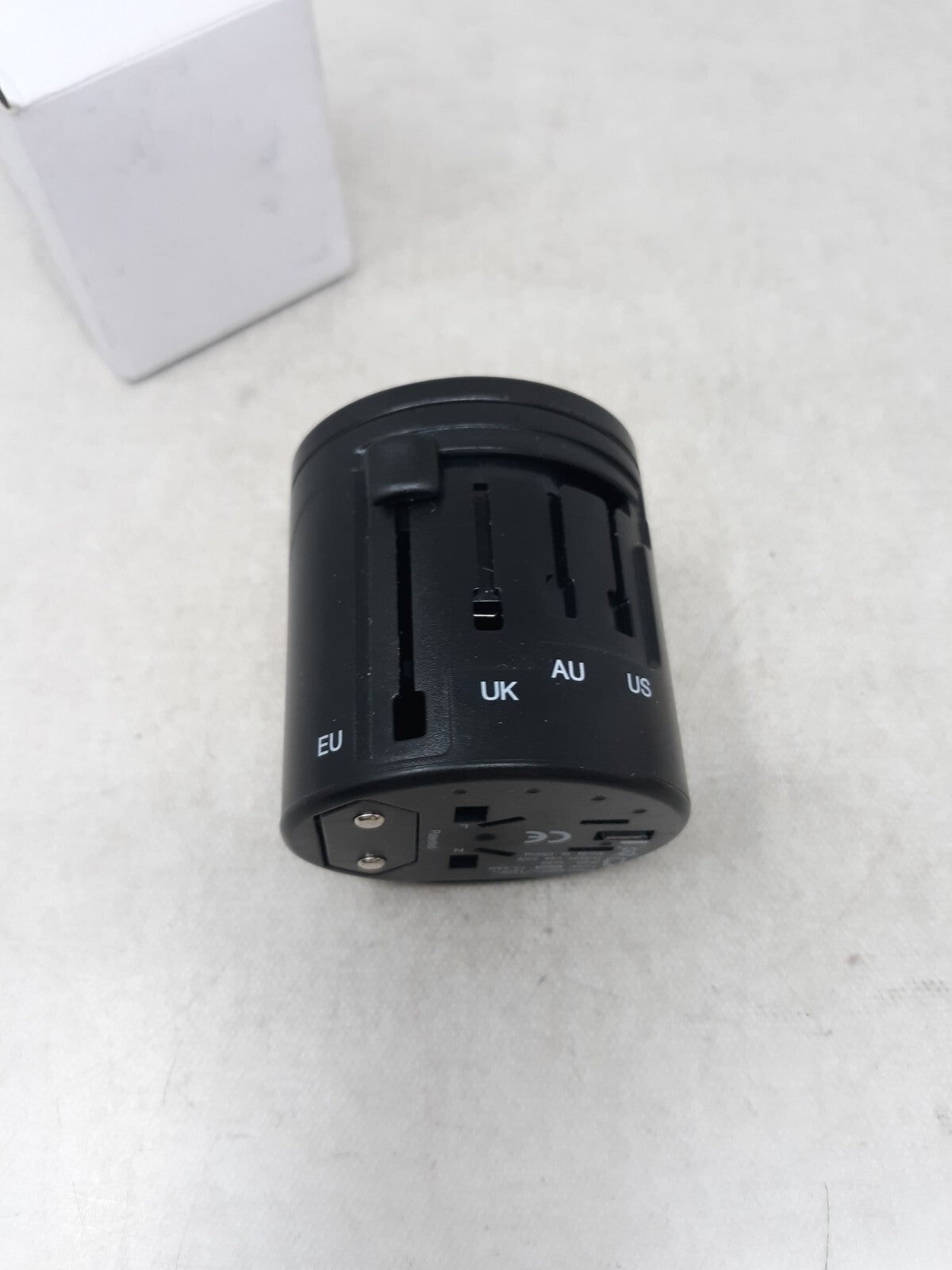 APCO Universal Travel Power Adapter, Converter
