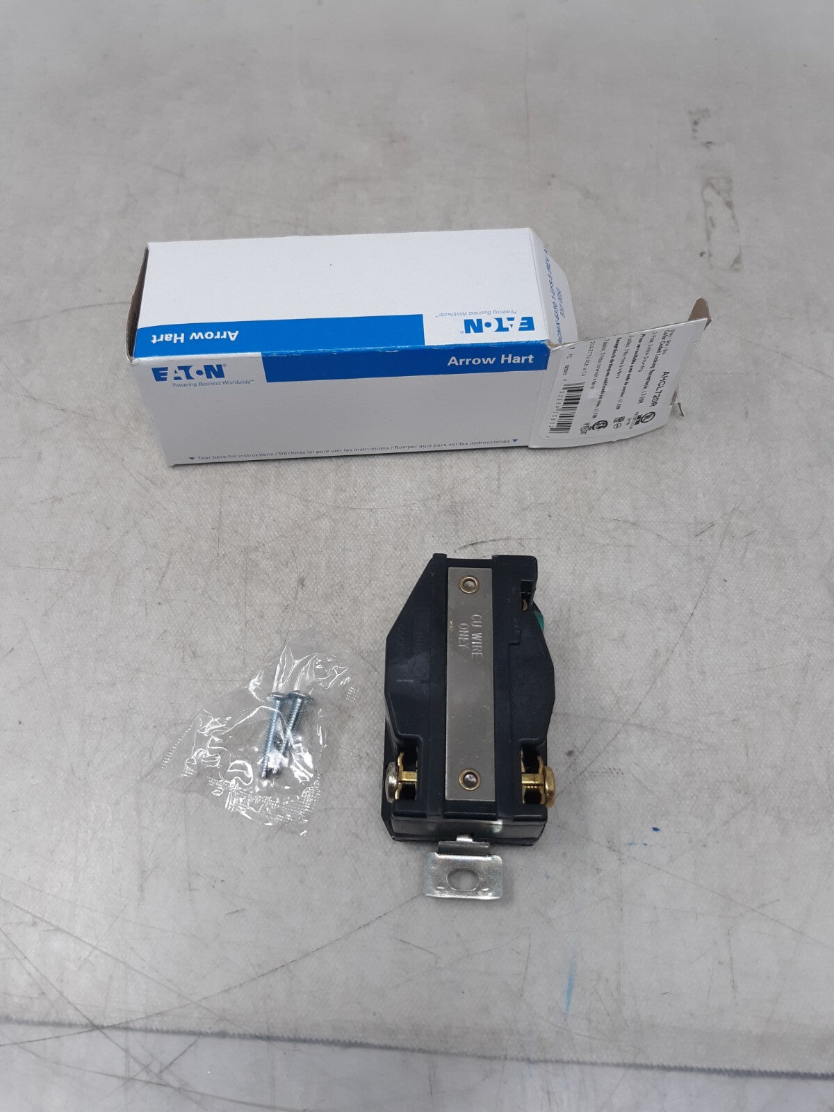 Eaton Arrow Hart Turn Locking Receptacle Lock Outlet L7-20R 20A 277V AHCL720R