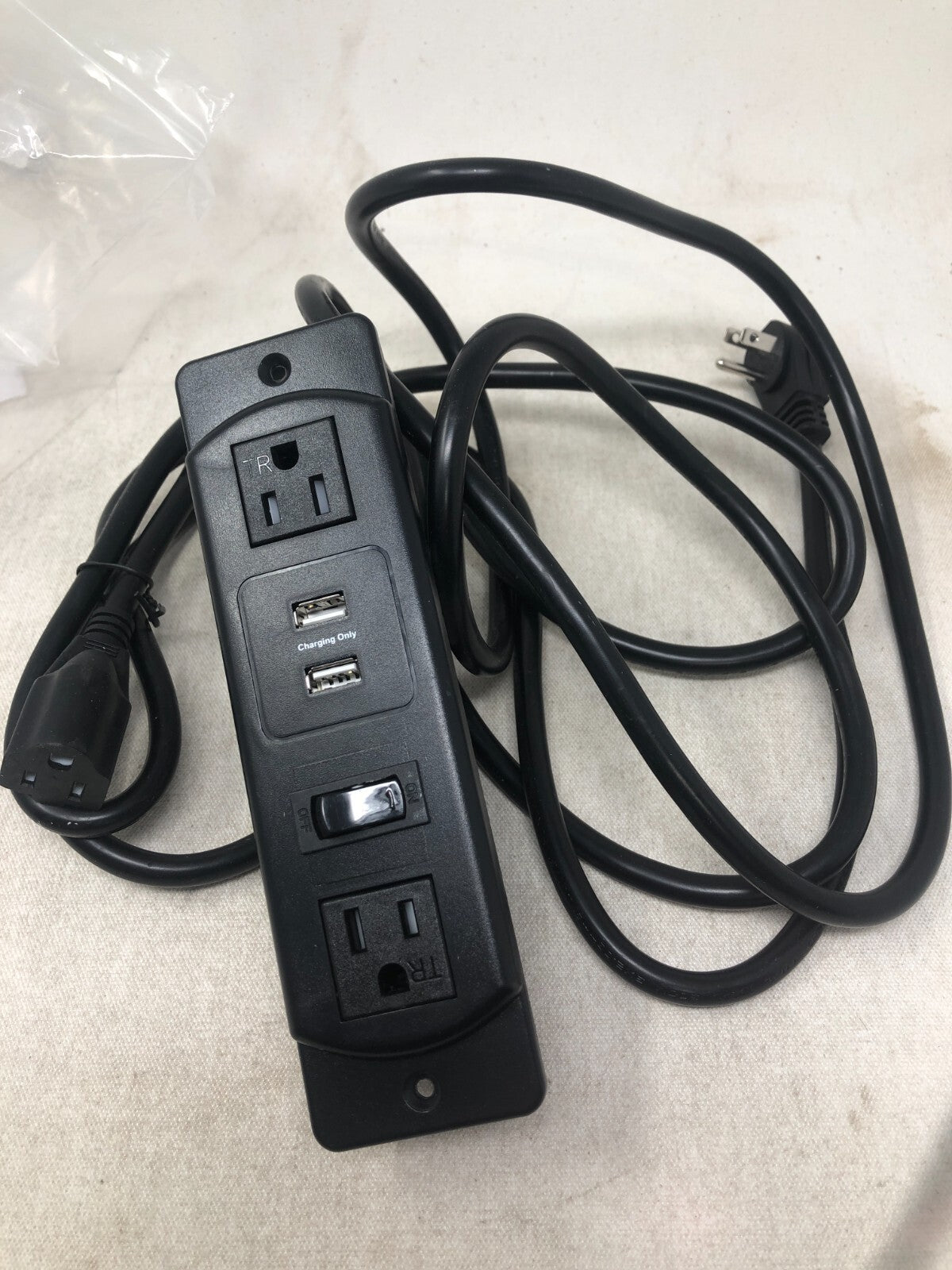 Bayu Product FPDU Model BY213-M042K 4 Plug Outlet 2 USB