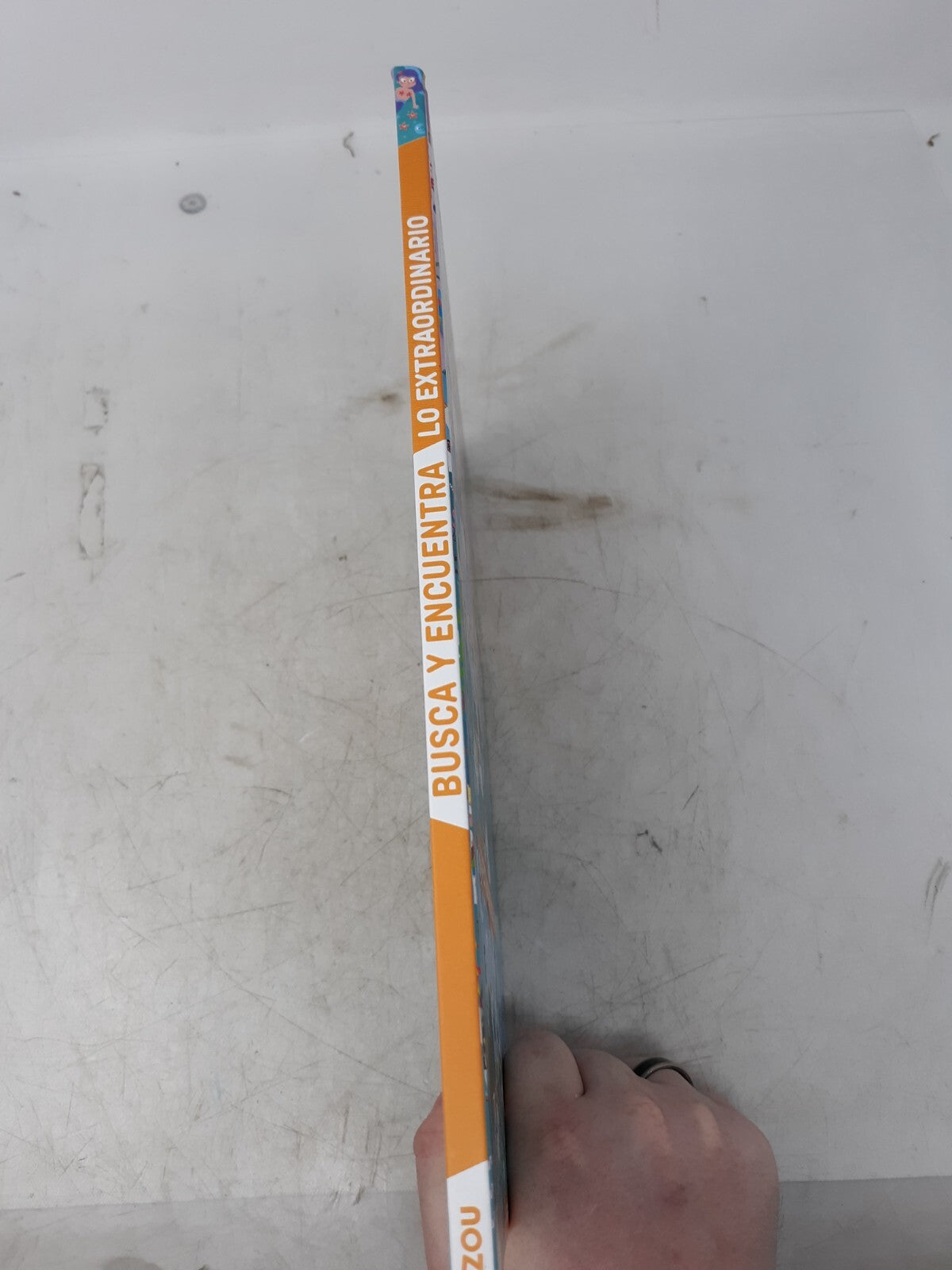 Busca y Encuentra Lo Extraordinario | Spanish Activity Book | Auzou