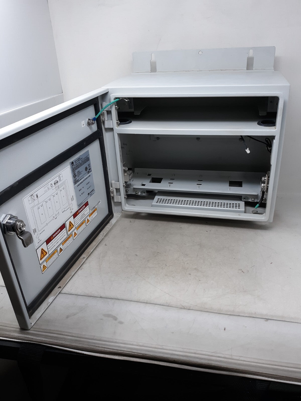 Huawei Model TP4860C Out door Wall-Hang Power System Box