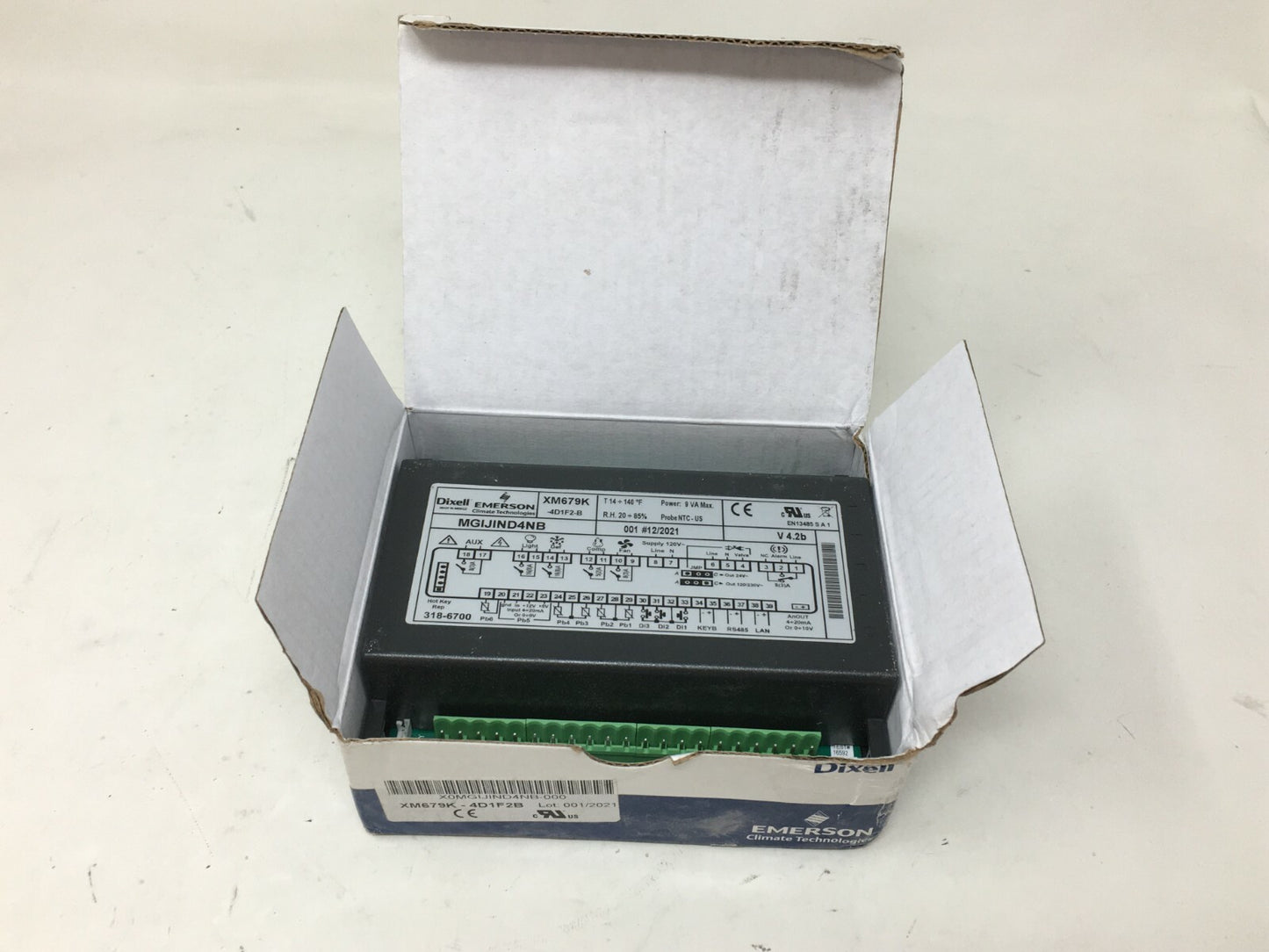 Emerson Climate Technologies Dixell Temperature Controller XM679K-4D1F2B 