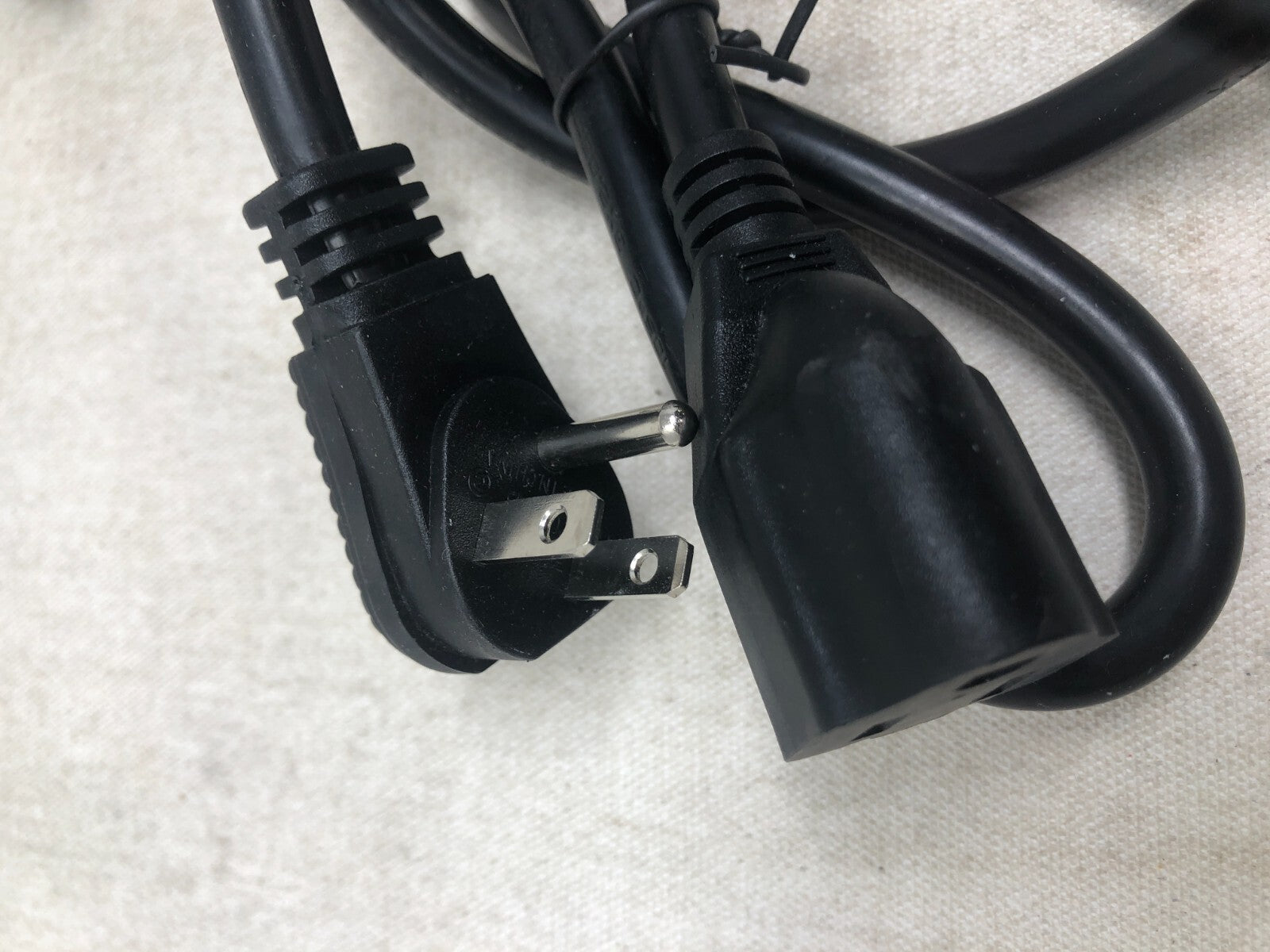 Bayu Product FPDU Model BY213-M042K 4 Plug Outlet 2 USB