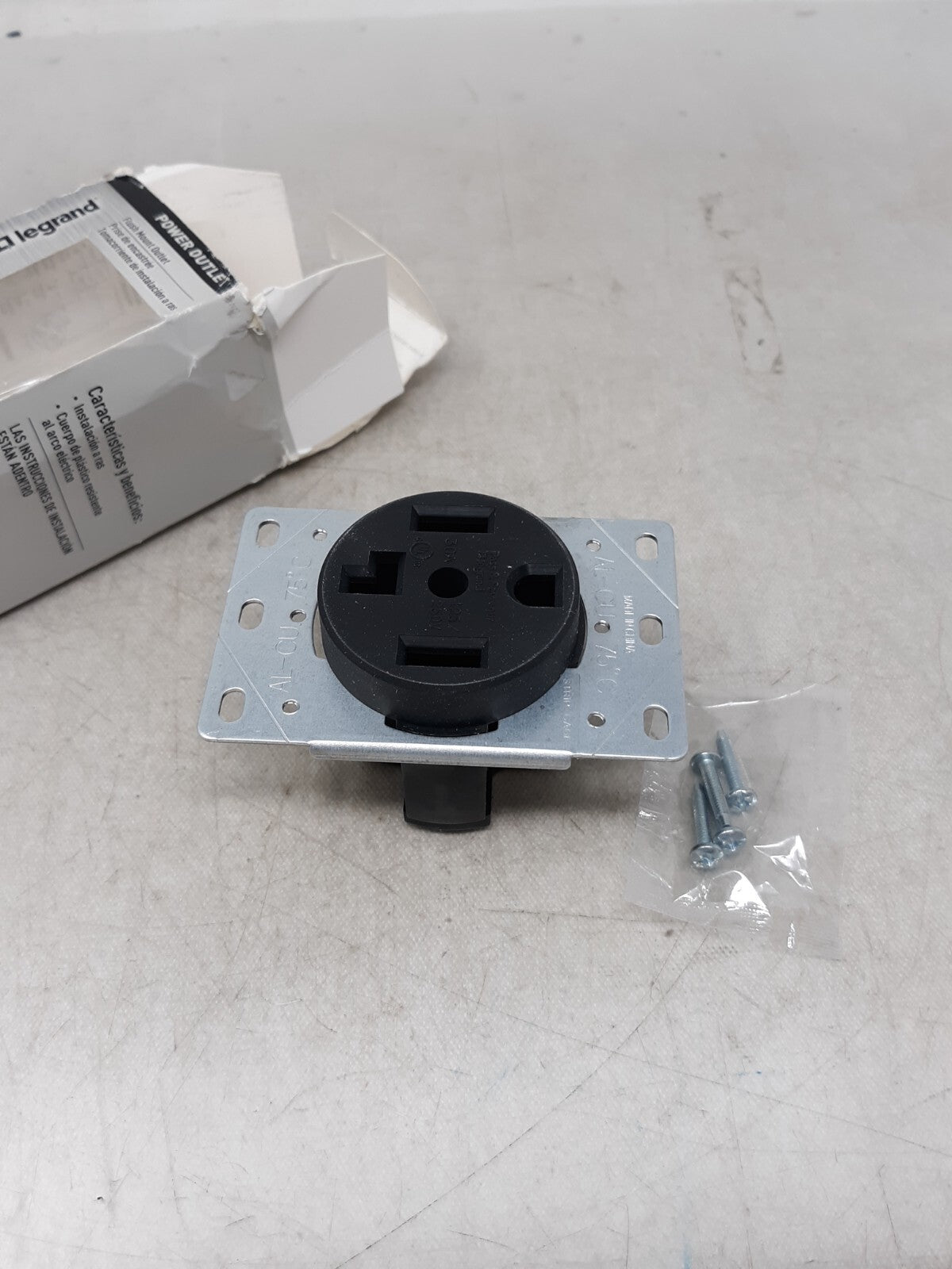 LEGRAND /PASS & SEYMOUR 3830CC6 INDUSTRIAL-STRENGHT FLUSH MOUNT POWER 30AMP