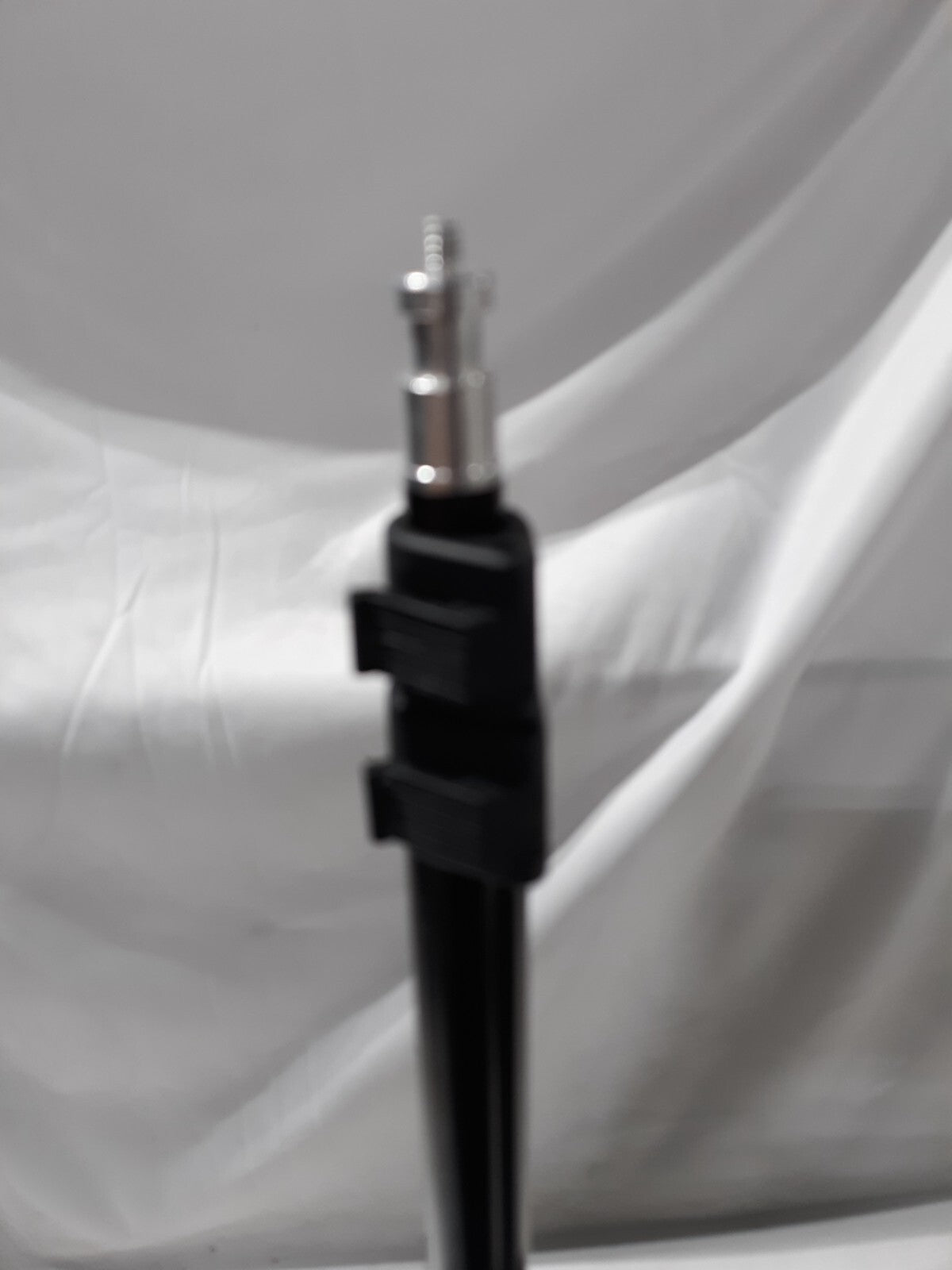 Amazon Basics Adjustable Light Stand – Sturdy & Portable for Studio & Photograph