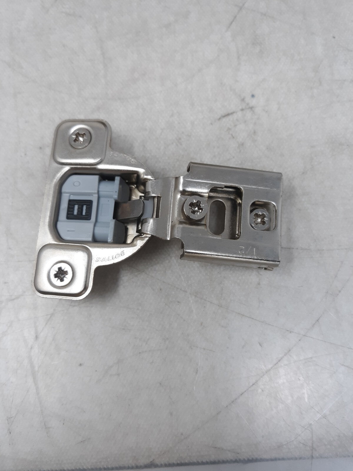 Lot of 38 - 1/2" Screw-On 105 Degree Soft Close Edge Mount Hinge