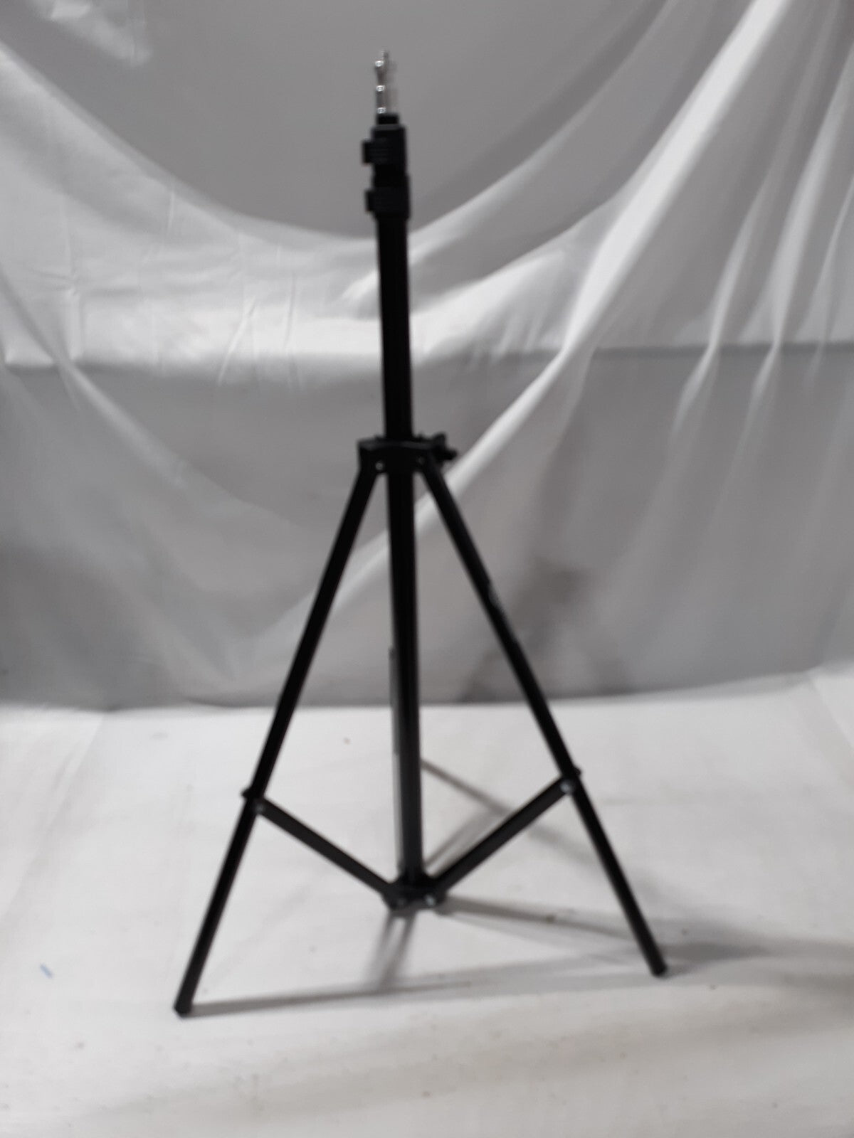 Amazon Basics Adjustable Light Stand – Sturdy & Portable for Studio & Photograph