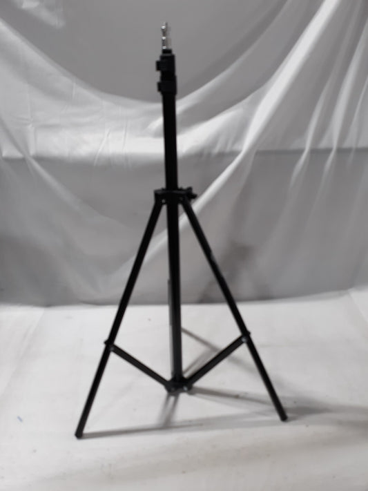 Amazon Basics Adjustable Light Stand – Sturdy & Portable for Studio & Photograph