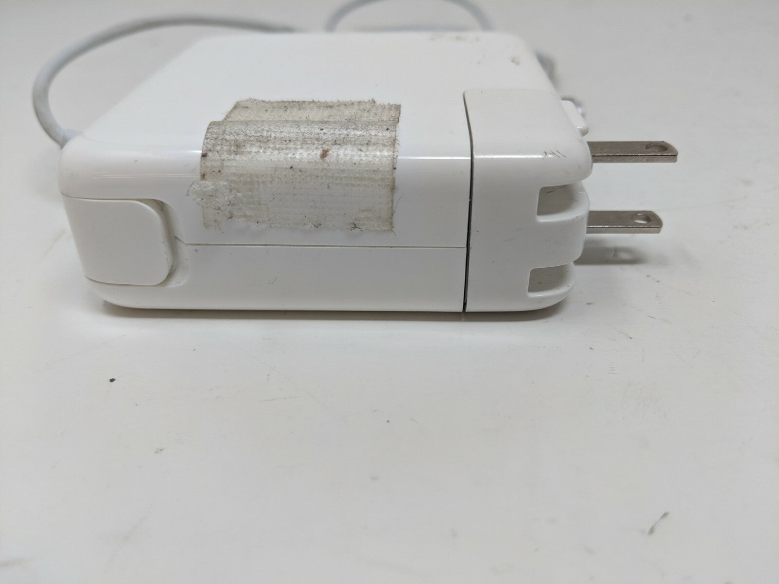 Apple 85W MagSafe Power Adapter (for 15- and 17-inch MacBook Pro A1343