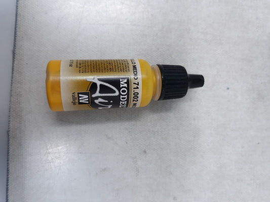 Vallejo 002 - AV Vallejo Model Air 17ml - Medium Yellow 6 pk