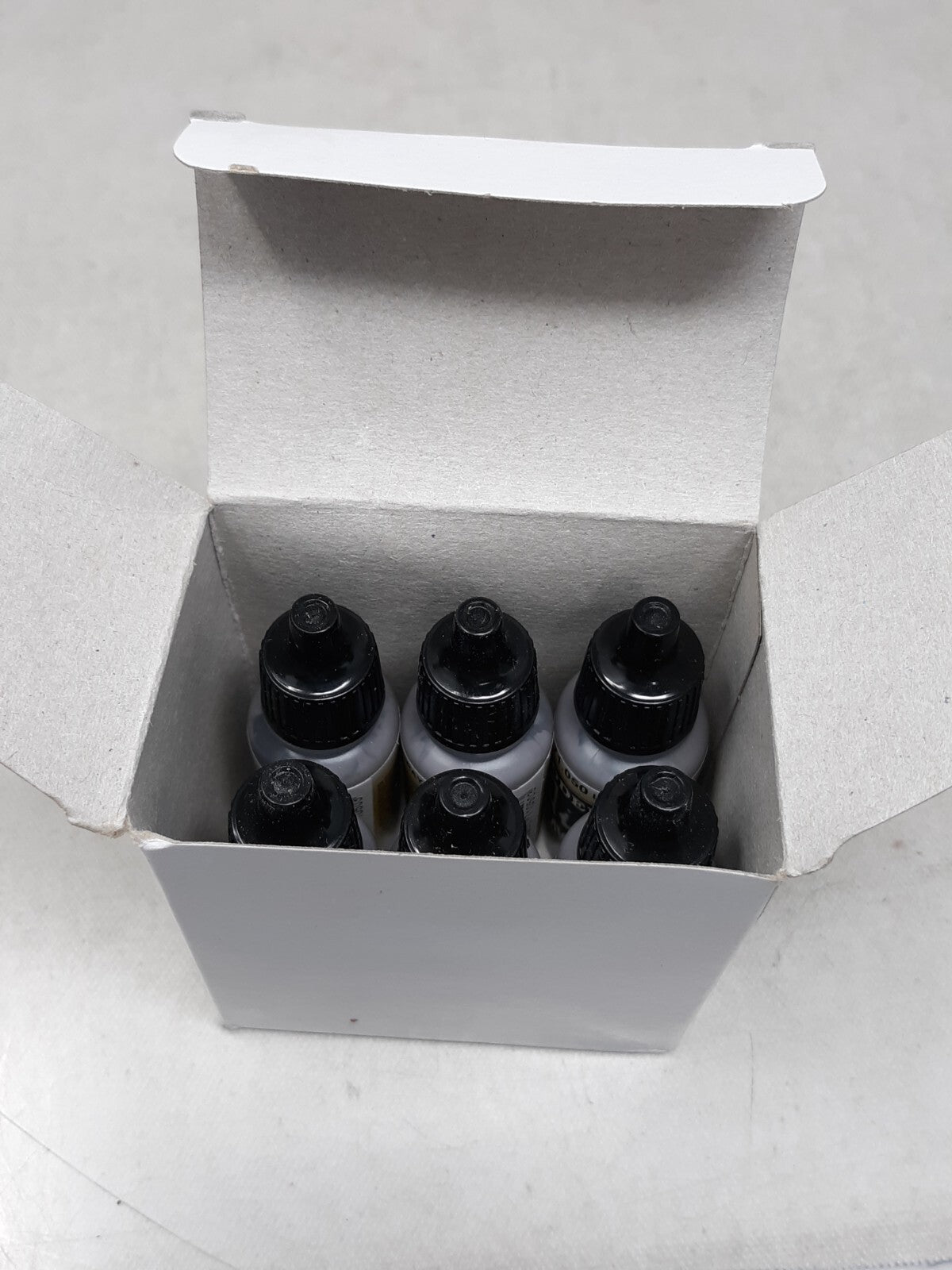 Vallejo 71.050 Light Grey Model Air Acrylic Paint 17ml Bottle - 3pk S7QDCQN