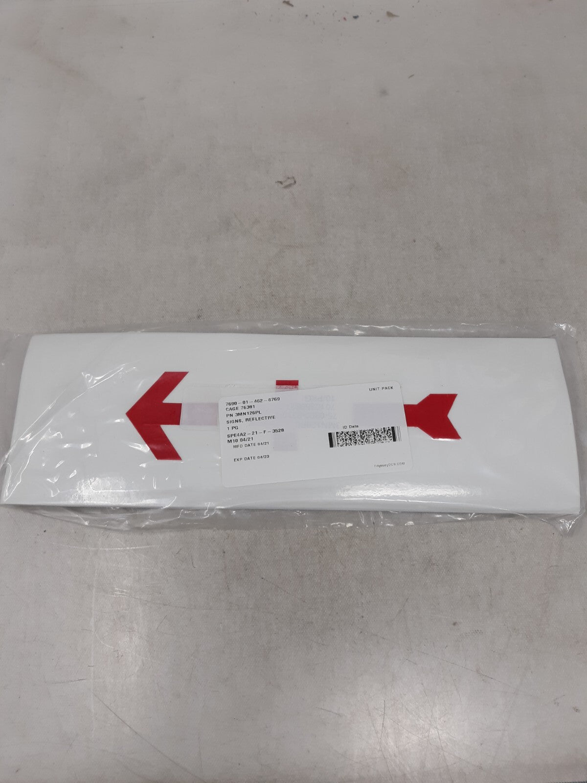 3M PHOTOLUMINESCENT FILM 6900, SHIPBOARD SIGN 3MN126PL, WITH ARROW, 10/PACKAGE