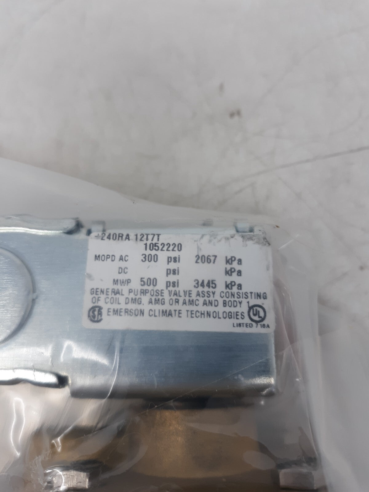 Emerson V1615 AMG Solenoid Valve 50/60Hz 208-220/208-240V 17/12W